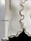 contrast-ruffle-v-neck-knit-top